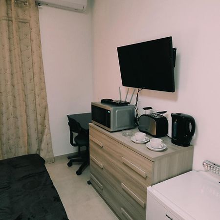 Fairwinds - Double Room With Ensuite - Luqa Airport - Self Check In & Out Available Exterior photo